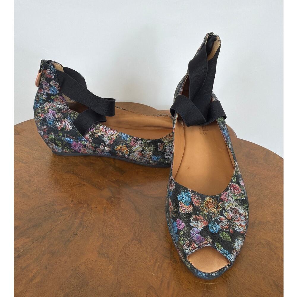 Kenneth Cole Multicolored Pattern Textured Leather Peep Toe Sandals 10